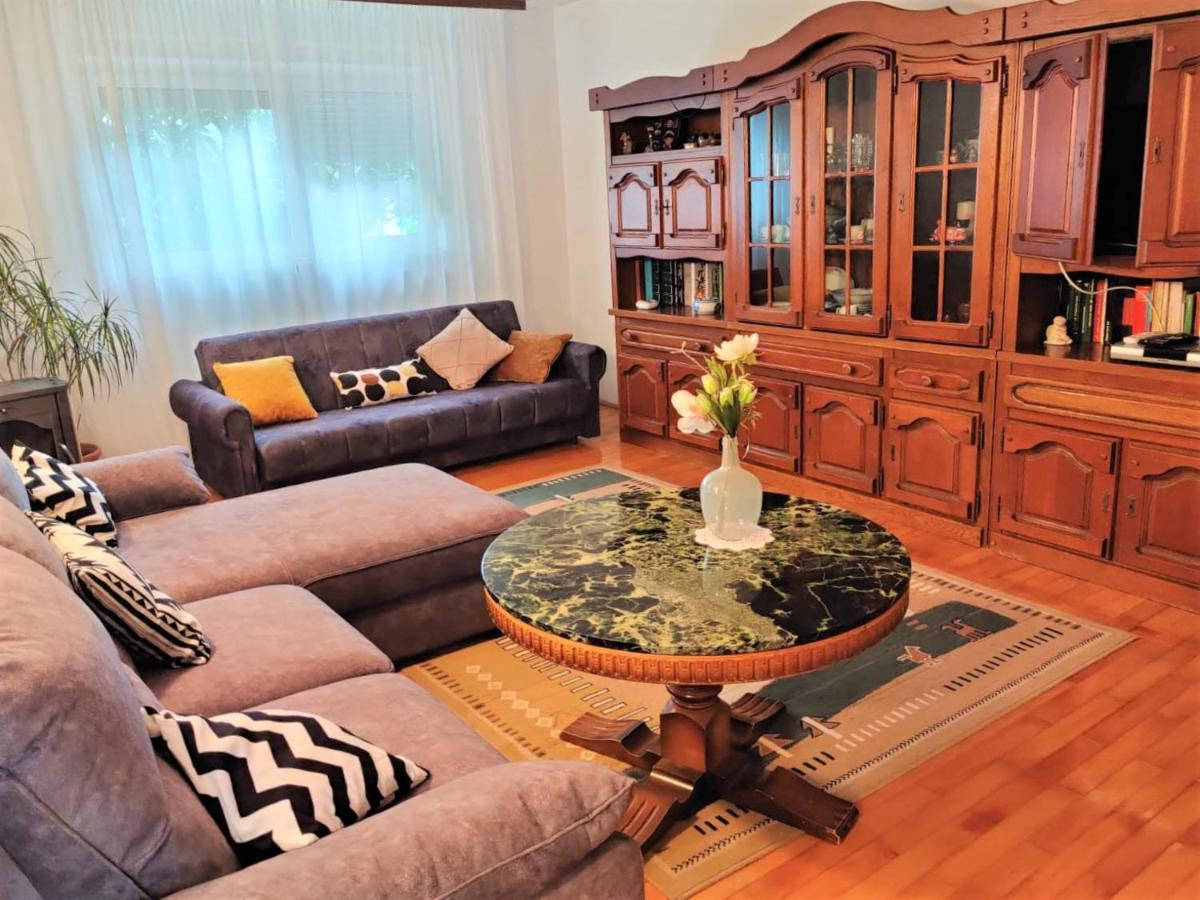 Apartment Marina Luaran gambar