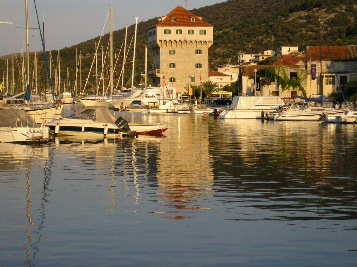 Apartment Marina Luaran gambar